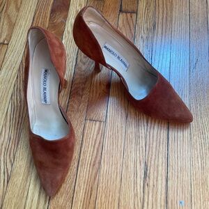 Manolo Blahnik rust suede heels size 39. Barely worn.